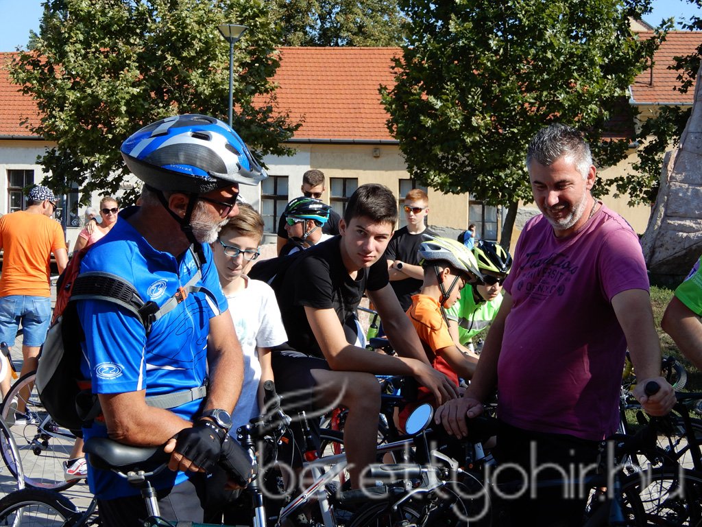 Kerékpártúra az autópályán 27